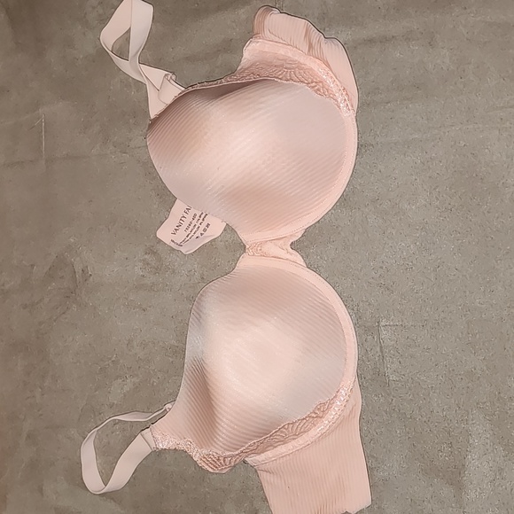 Vanity Fair Flattering Lift Full Coverage Underwire Bra - Picture 2 of 8